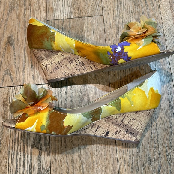 Unisa Yellow Spring Floral Wedge Size 8m - Picture 3 of 13